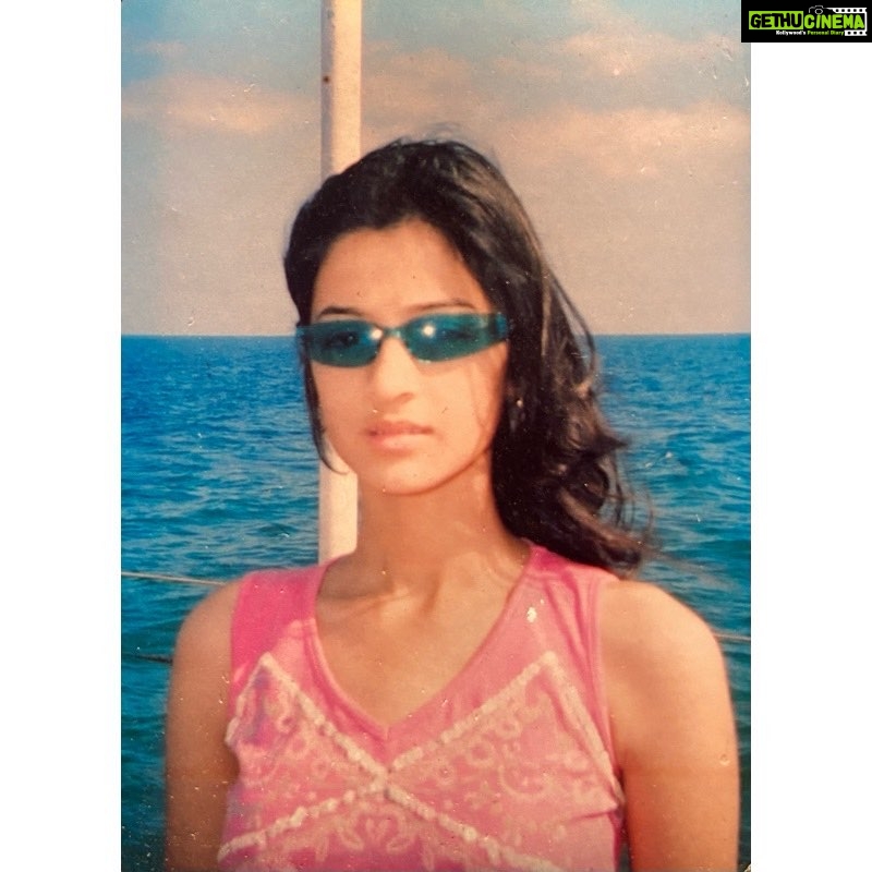 Darshana Banik Instagram - Winter afternoons are so nostalgic. That’s a major throwback picture when I was in eighth or ninth standard. We went on a long sea voyage. Please ignore my quirky glasses 😂. That too has got a different story, I may tell some other day 😅. May we all sail through this trying times.❣️ Dying to live ‘normally’, dying to travel again. #throwbackthursday #trip #nostalgia #staysafe