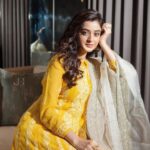Darshana Banik Instagram - Wishing you all the love , light and happiness 🌼❤️ #happydhanteras @javedibrahim_photography @kiara_sen111 @sahababusona @optimisticaamrapali96 JW Marriott Hotel Kolkata