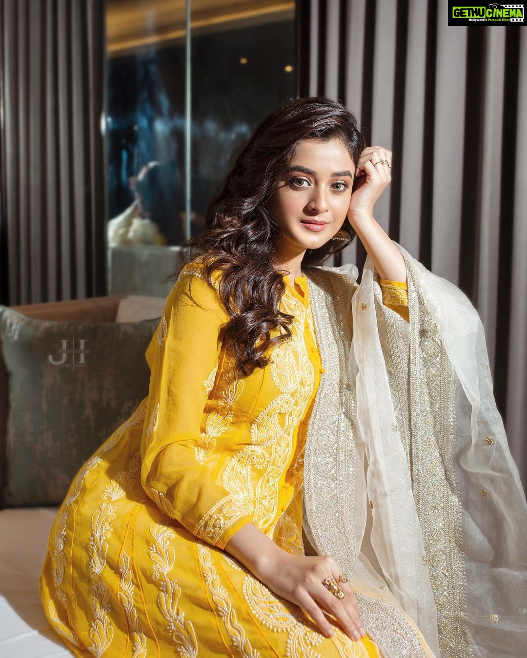 Darshana Banik Instagram - Wishing you all the love , light and happiness 🌼❤️ #happydhanteras @javedibrahim_photography @kiara_sen111 @sahababusona @optimisticaamrapali96 JW Marriott Hotel Kolkata