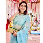 Darshana Banik Instagram – Dhakai saree, Pujo Pandal, Dhunuchi nach, Fuchka aar Bondhura ….. making most of Durga Pujo outings.

#DurgaPuja
#IgDurgaPujo
#DurgaPuja2021
#Navratri
#navratri2021 Baghajatin Tarun Sangha Club