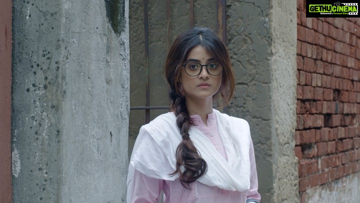 Darshana Banik Instagram - Presenting the 𝐎𝐟𝐟𝐢𝐜𝐢𝐚𝐥 𝐓𝐞𝐚𝐬𝐞𝐫 of "Olpo Holeo Sotti" Presented by @ankitdas91 & @sureshtolani_ Produced by @roop_production A Film By @soumojeet_adak & Team পুজোর "পর" আসছে.. শুধুমাত্র সিনেমা হলে। @i_sauravdas @rishav_for_you @srijani_mitra