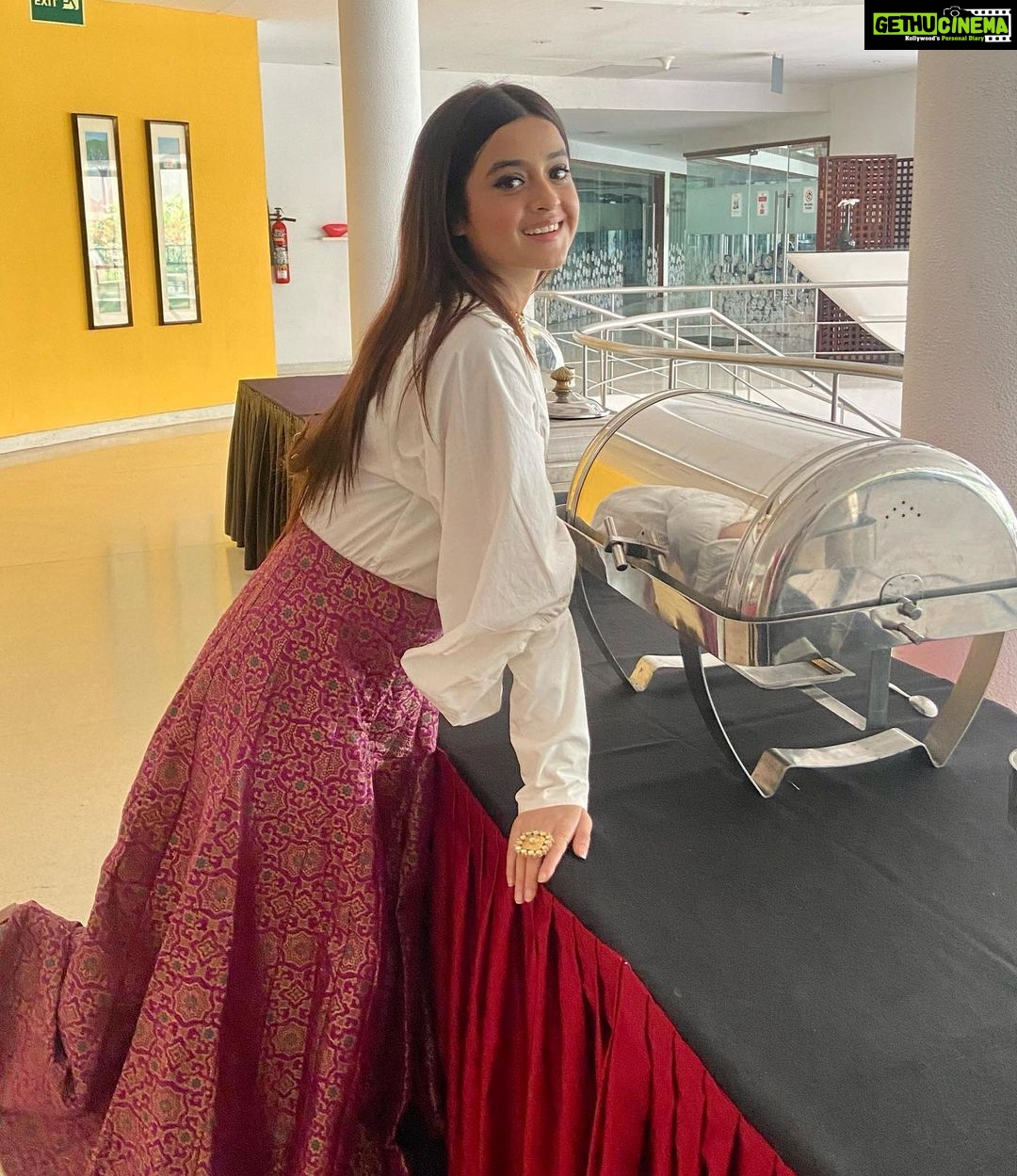 Darshana Banik Instagram - Ways to my heart : 1. Buy me food 2. Make me food 3. Be food 😃 #foodmakesmehappy #worldfoodday 🌎 #savefood #dontwastefood Club Verde