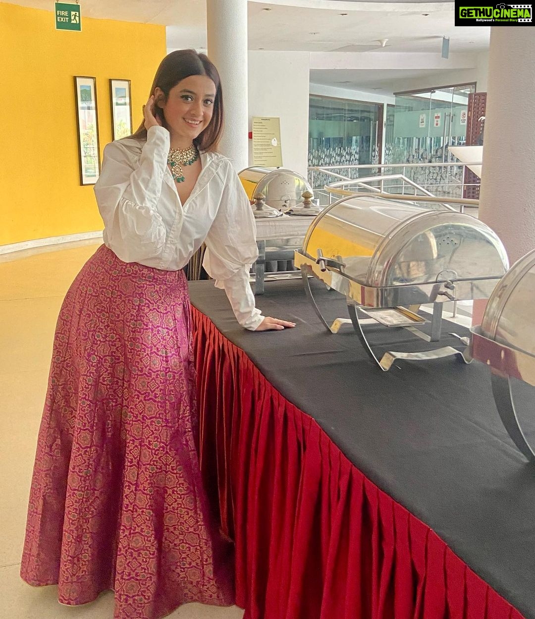 Darshana Banik Instagram - Ways to my heart : 1. Buy me food 2. Make me food 3. Be food 😃 #foodmakesmehappy #worldfoodday 🌎 #savefood #dontwastefood Club Verde