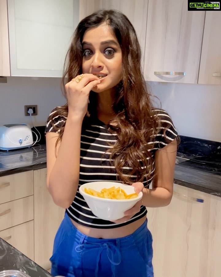 Darshana Banik Instagram - #wednesday is a #cheatday ?? My kinda #diet 🤣