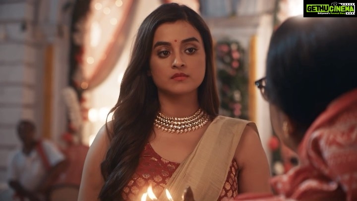 Darshana Banik Instagram - এবার পুজোয় হবে #SunsilkGirlGiri Sunsilk Girl Giri The Pujo Song Out Now: Link in Bio | Upload a photo of your girl gang with #SunsilkGirlGiri @sunsilkindia and be a part of our pujo campaign. @svfbrands @dhrubo_banerjee_hi @antaramitraofficial @dev_arijit9 @darshanabanik @shreemabhattacherjee @rajnandini_ @bibriti #DurgaPujo #PujoWithSVF #SVFPujoRelease