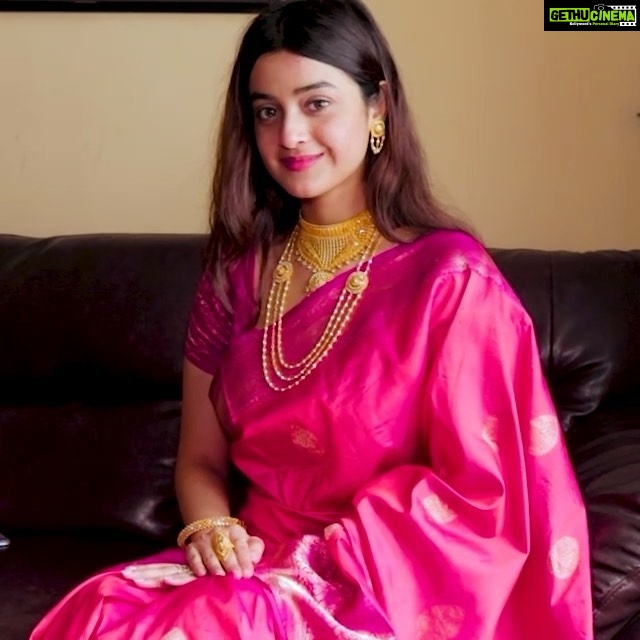 Darshana Banik Instagram - Jewellery is something which adds weightage without actually being heavy. R Chowdhury and Sons does it excellently. Experience it for yourself, I am sure you will love it. Amar olonkar amar ohonkar. #RChowdhuryNSons #TrustedBrand #jewelry #RathYatra