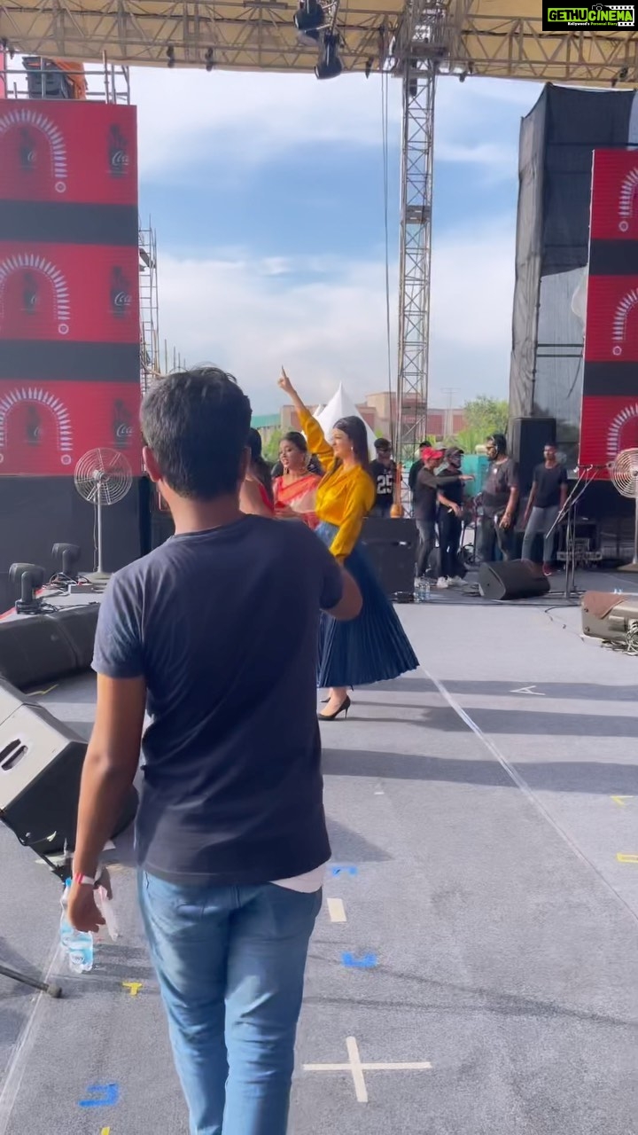 Darshana Banik Instagram - #cokestudio #coke #event #ABP #petpujo #kolkata #festival #reels #reelsinstagram #sunday #pujology @cocacola_india @t2telegraph My styling- @kiara_sen111 Makeup done by- @sonam_makeupartist Eco Park-ইকো পার্ক