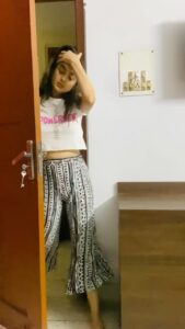Darshana Banik Instagram - Good night ❣️🌛 #reels #reelsinstagram #reelitfeelit #reel #reelkarofeelkaro #reelsvideo #goodnight #instagood #instagram
