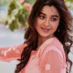 Darshana Banik Instagram - Hello Monday 💖❤️ @debasishbiswas_photography @sonam_makeupartist #monday #mondaymotivation #behappy #besafe