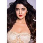 Darshana Banik Instagram - Glam On 🌅 #SundayVibes @sourav.dutta.kolkata @kiara__sennnn @sumanmakeupartist @ginni_love21 @optimisticaamrapali96
