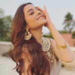 Darshana Banik Instagram - संवार लूं ❣️ #instamood #staysafe #selflove @horeayan @sumanmakeupartist @hairbymousami