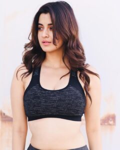Darshana Banik Instagram - If you can't figure out then work out 😉
@debasishbiswas_photography 
@sonam_makeupartist

#sundayvibes #workout #fitnessgoals
