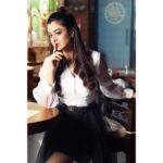 Darshana Banik Instagram - Everything in your head doesn’t need to be said 🖤❣️ @tathagataghosh @mainak.mk_up @sonam_makeupartist @nehagandhibinjrajka