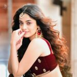 Darshana Banik Instagram - Meet me in the middle of your story when the soul is worn but wise.❣️ @siladitya_dutta @ig_baishakhi @gini_love21 @kiara__sennnn @bipradip_chakraborty AltAir - Capella