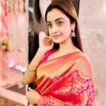 Darshana Banik Instagram - At a friend’s wedding 💞 Wearing: @moheyfashion Salt Lake City, West Bengal, India