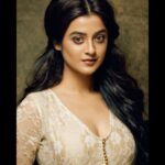 Darshana Banik Instagram - She dreamed, all improbable dreams. ✨ Followed her heart & created her own fairytale. 🧚‍♂️ @studiod_souvikroy @tamashreeroy @ig_baishakhi Mumbai, Maharashtra