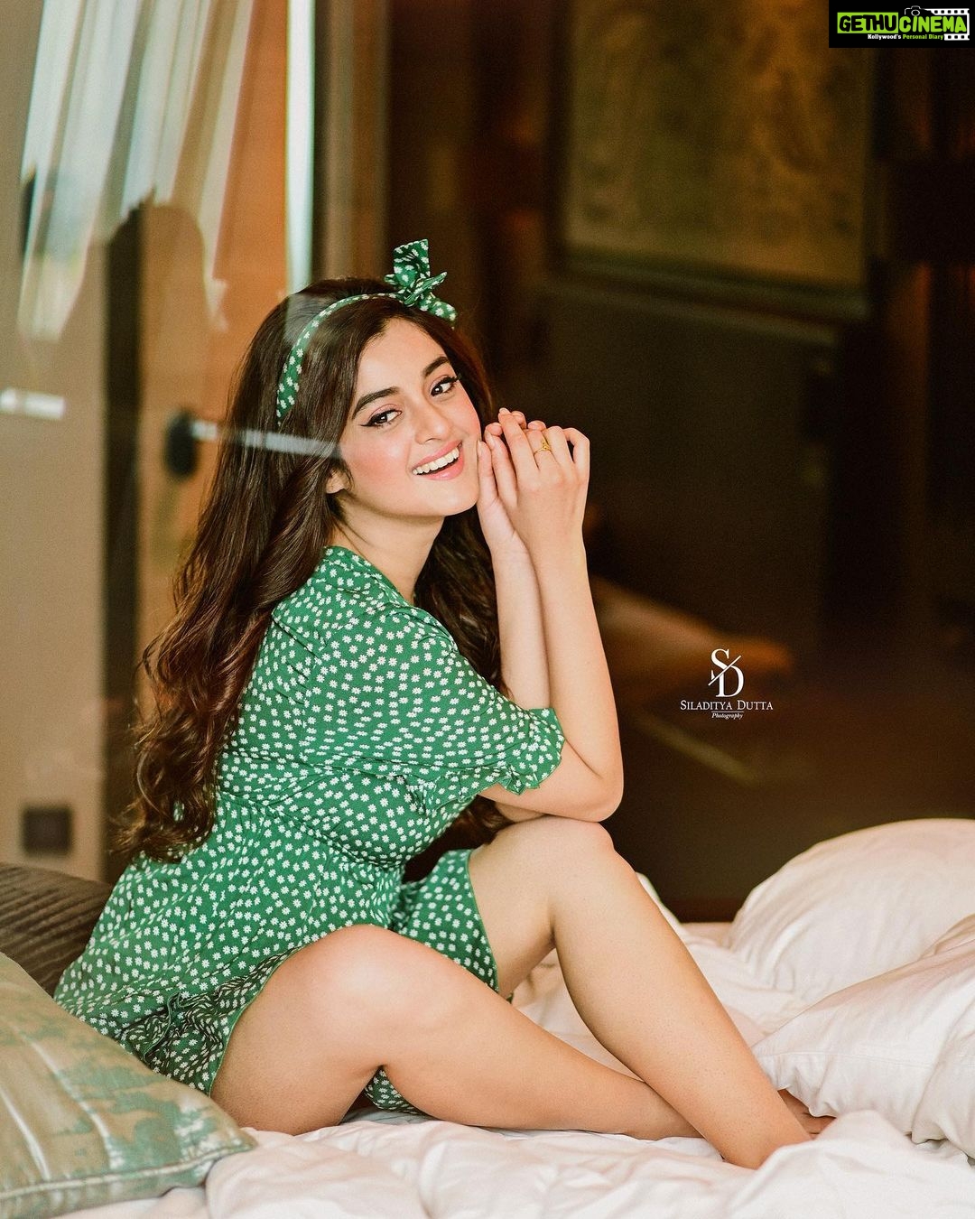 Darshana Banik Instagram - Whatever makes you smile, keep it ❤️💚 @siladitya_dutta @kiara__sennnn @abhijitpl2 @priyadas_hairstylist @bipradip_chakraborty JW Marriott Hotel Kolkata