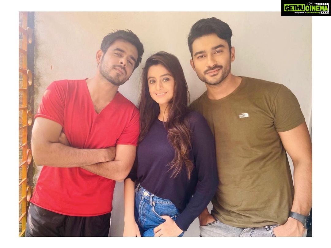 Darshana Banik Instagram - Where the inside jokes never end....... From the set of #OperationSundarban @siam.ahmed 👈👉@ziaul.roshan #Bengali #bengalimovie #MySecondSchedule #bts #shootdiaries #onset #sundarban Sundarban - সুন্দরবন