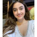 Darshana Banik Instagram - Do not forget to start your day with big smile 😊. #throwbackthursday selfie from our Puja adda. #igdurgapujo #durgapuja2020 #dujapujo2020