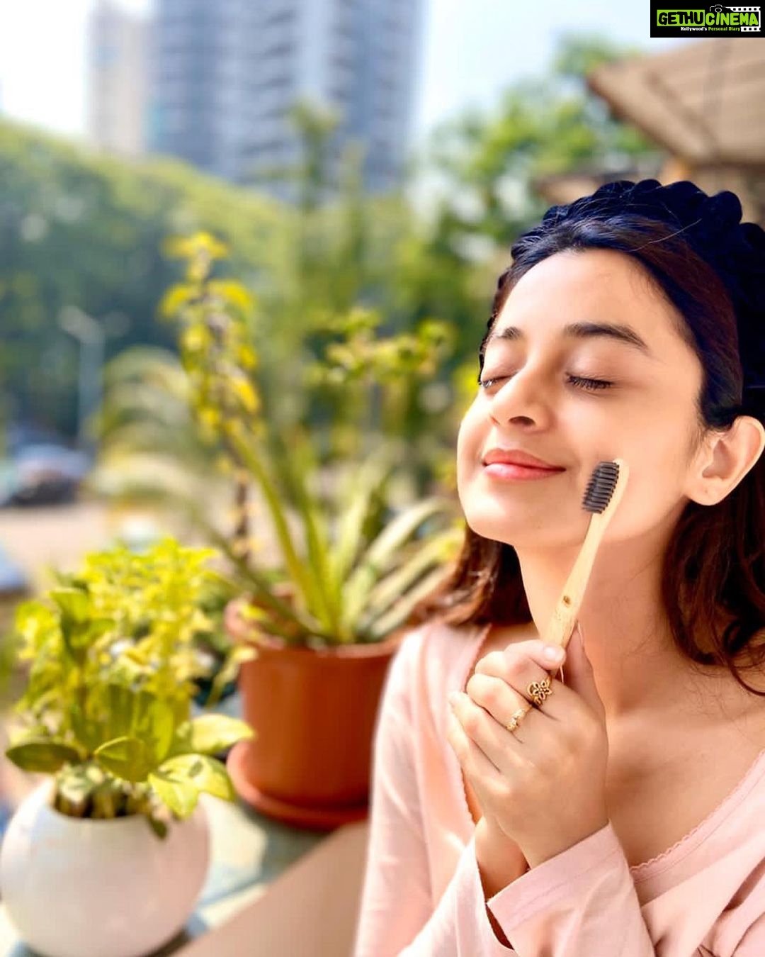 Darshana Banik Instagram - Best gift π I received before Diwali is a set of organic handmade goodies from @organicbindia which includes a rosewood comb, bamboo toothbrushes, natural loofah and cotton swabs. Organic handmade products are the best thing you can gift yourself and your family & friends. This saves the environment and helps local artisans. #organic #organicproducts #supportorganic #vocalforlocal #handmade #sustainable #sustainableliving #gogreen #savetheplanet #saynotoplastic