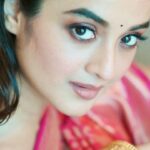Darshana Banik Instagram - Shubho Panchami Sobai k 🙏🏼 @bipradip_chakraborty @abhijitpl2 @priyadas_hairstylist @kiara__sennnn @siladitya_dutta #durgapuja #durgapuja2020 JW Marriott Hotel Kolkata