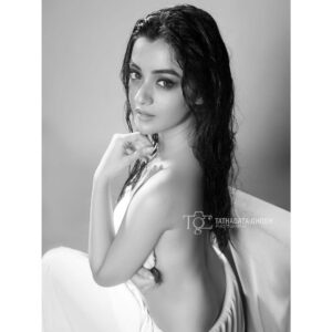 Darshana Banik Instagram - Let life unfold... @tathagataghosh @nandamajumder @horeayan