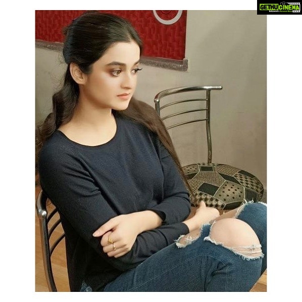 Darshana Banik Instagram - Post packup “Moong laddu” or “ Chocolate waffle”... very difficult decision to make. #bts #shootdiaries