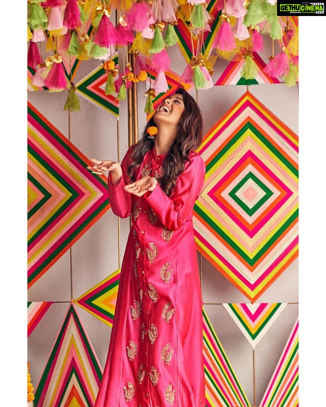 Darshana Banik Instagram - "We may never know all the good that a simple smile can do." - #HappyBirthday #MotherTeresa