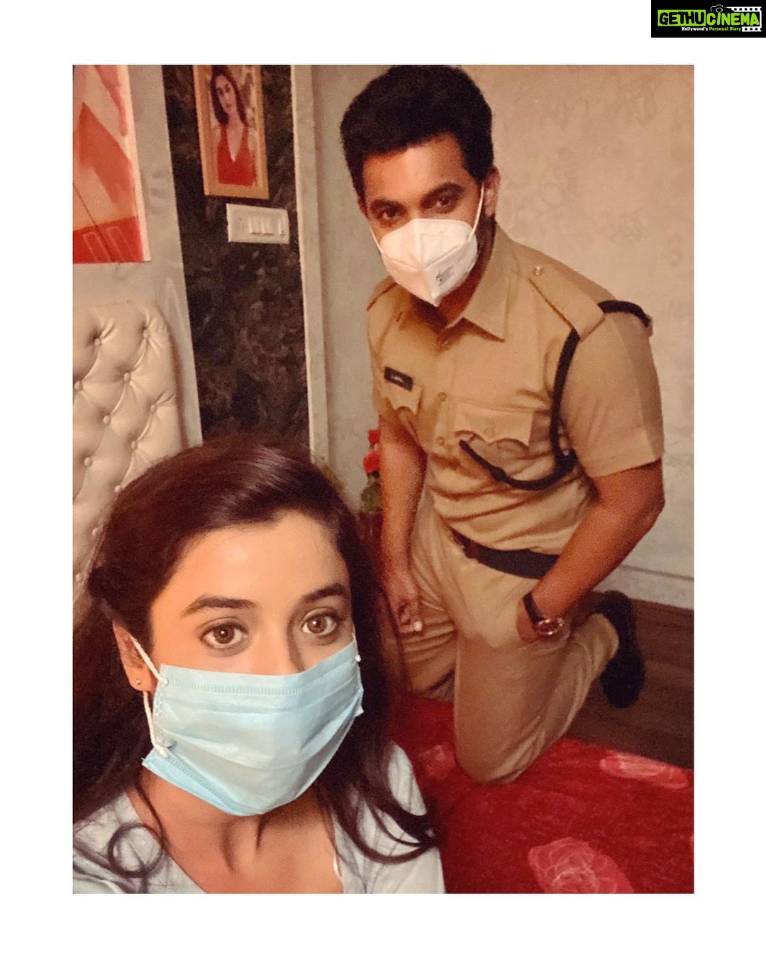 Darshana Banik Instagram - New normal on sets. @aadipudipeddi #Black . . #throwback #shootscenes #hyderabad #telugumovie #Black #set #movieset Hyderabad