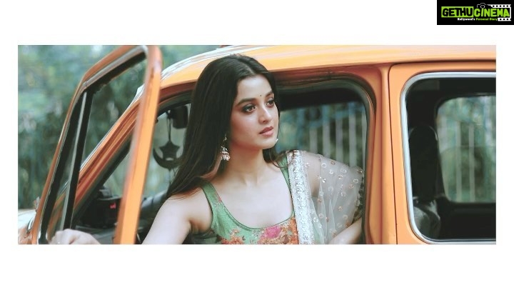 Darshana Banik Instagram - Surround yourself with optimism. Results are amazing. ☀️🍀🌼 . #Teaser of my recent shoot in my city Kolkata. @sourav.dutta.kolkata @sahababusona @kunal_makeup_artist @kiara__sennnn