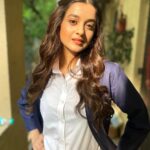 Darshana Banik Instagram – Need some more ☀️ sunshine. 😀
.
I think we take the words fair or unfair too seriously sometimes. Its very relative and not absolute. .
.
Some may increase their worth through unfair means but sticking to your principles and going on with work wholeheartedly is highly underrated but highly rewarding in the long run. Remember, the impact of sun on earth is not the same everyday, but it keeps doing its work. #random #thoughts .
.
.
#saturday #saturdaymorning #saturdaymood
