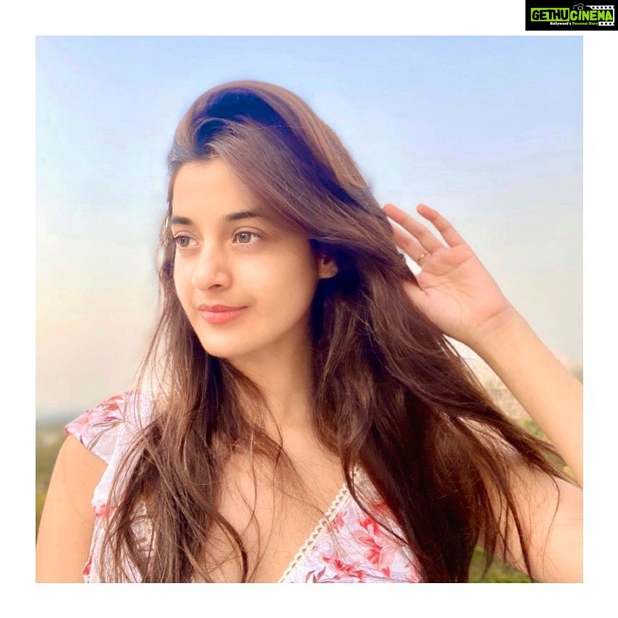 Darshana Banik Instagram - There is always a dawn after the dark night. Eternal light is never altered by temporary darkness, no matter how bad it seems to be. #AkshayaTritiya wishes to all. . . . . . #QuarantineLife #quarantine #quarantinedays #nomakeup #days #terrace #photography Versova, Mumbai