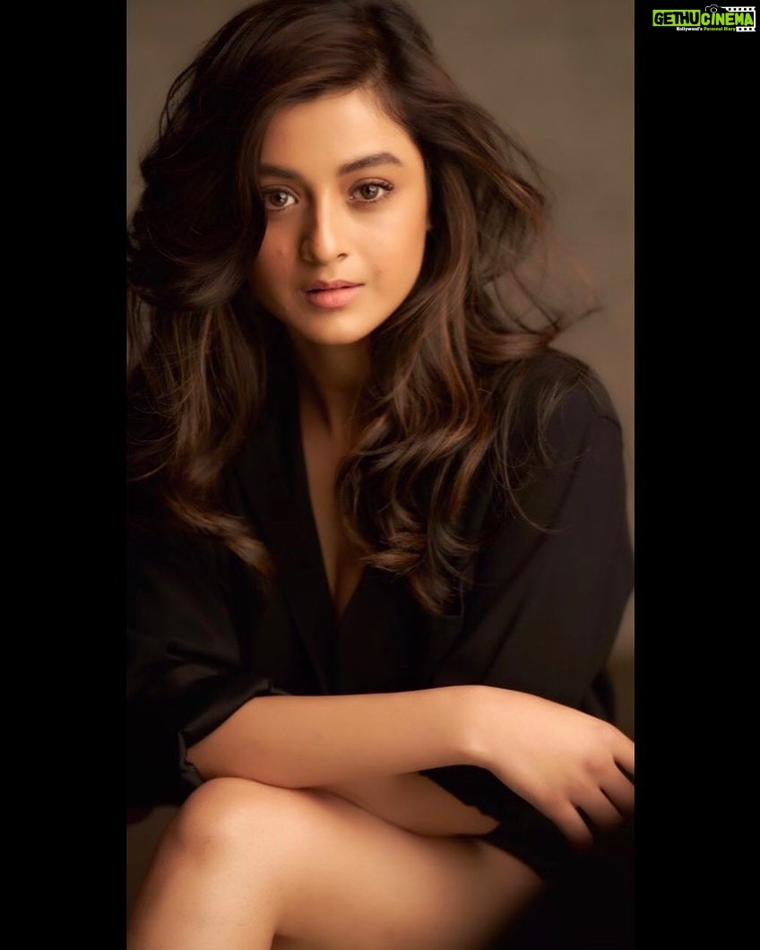 Darshana Banik Instagram - If you have the patience to see and seek, there is always two sides of a story. . . . . . #throwback #throwbacktuesday #stayhome #staysafe Mumbai, Maharashtra