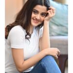 Darshana Banik Instagram - Smile an everlasting smile A smile can bring you near to me... JW Marriott Hotel Kolkata