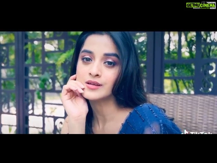 Darshana Banik Instagram - Add some music 🎶 to old videos. . . . . . . . . @somnath_royimage @sahababusona @gini_love21 @mousumidebnath9006 . #song #sheherkiladki #original #music #bollywood #fun #lockdowndays #lockdown #quarantine #stayhome #staysafe #bepositive #takecare JW Marriott Hotel Kolkata