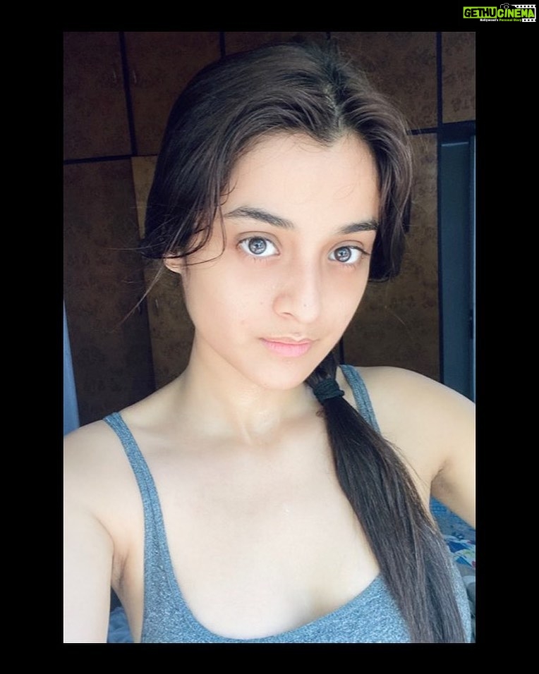 Darshana Banik Instagram - Post workout ✨ . . . . #postworkout #workoutathome #stayhome #nomakeup #nofilter #quarantine #lockdown Mumbai, Maharashtra