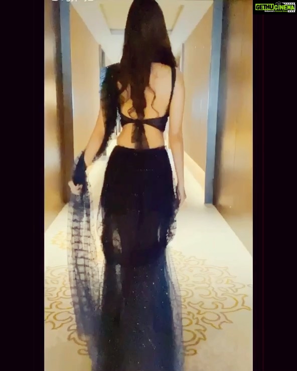 Darshana Banik Instagram - Gracefully walk away from people. Its the need of the hour. #21DayLockDown #StayHome #India #flattenthecurve #oldvideo JW Marriott Hotel Kolkata