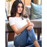 Darshana Banik Instagram - 'Work from home' hai, 'Work for home' nahi. . Jao aab aap kam karo, waise mein toh chutti pe hoon. 😎 #Darsh PJ’s #MondayBlues #justkidding #StayHome #StaySafe . . , . #Monday #MondayMotivation #grateful #staystrong #stayhealthy Mumbai, Maharashtra