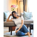 Darshana Banik Instagram - Kabhi kabhi mere dil mein khayaal aata hai.......... 🤔 💭 . . . . . . . #StayHome #StaySafe #SocialDistancing #Throwback #Saturday #saturdayvibes #saturdaymorning #saturdaymood Mumbai, Maharashtra