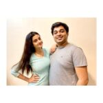 Darshana Banik Instagram - This is the perfect time to spend some quality and quantity time with family. Nurture and deepen bonds. Live those moments to the fullest. #StayHome #StaySafe #StayHappy #WorldHappinessDay . Meet my brother. My only sibling. He lives in California. A Sillicon valley professional. We met in February after almost two years. I wish he was here with me now. Whenever we spend time with each other, I evolve as a person even more. So much to learn and so much to share. My pillar of strength. My big brother. #CoronaVirus #StayAlert #FamilyTime #Siblings #SocialDistancing Mumbai, Maharashtra