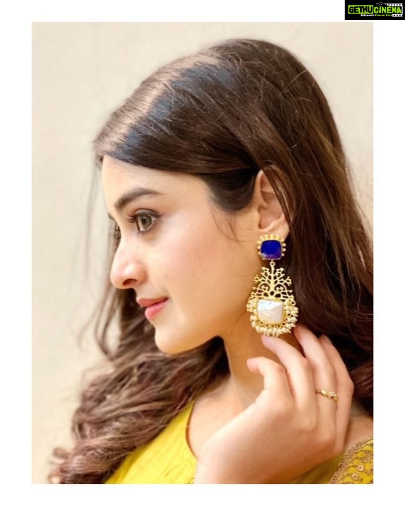 Darshana Banik Instagram - Girls are always happy in pretty jewels. Jewellery- @lolstudiops Kolkata