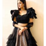 Darshana Banik Instagram – Dressed up for  #timesfoodawards @thetimesofindia .
HMU – @mainak.mk_up 
Styling- @snehavermamakeup 
Outfit & Clutch – @rureofficial 
Jewellery- @divinuscreations ITC Royal Bengal