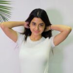 Darshana Banik Instagram - Bring back your shine with @Biolage! We all have that issue where humidity always makes your hair frizzy and rough. But I took the @Biolage SmoothProof Biospa #DareToUntie Challenge to give my hair the treatment it deserves! Say no to Hair-Ties and yes to Care by Biolage 😍 @biolage #daretountie #biolage @shardul.deodhar 🎥 Kolkata