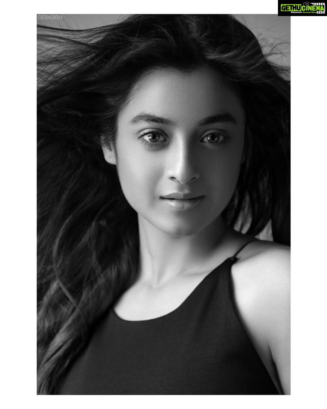 Darshana Banik Instagram - You take my breath away..... . 📷 @debasishbiswas_photography Mumbai, Maharashtra