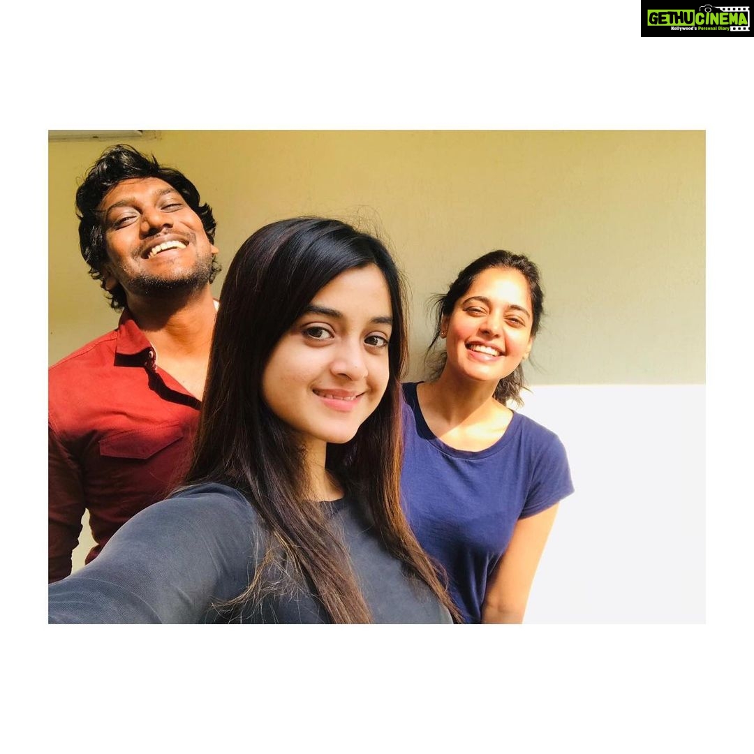 Darshana Banik Instagram - And the story began 😬 @bindu_madhavii 🤩 @jeranjit 🤓 . . #Tamil #Movie #shoot #bts #throwback to #Chennai days. Chennai, India
