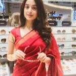 Darshana Banik Instagram - I loved shopping at the new and the biggest @sunglasshutindia store in Kolkata at Quest Mall. Come and visit this store for some amazing offers on your favourite shades! Thanks @sise.in @sunglasshut Makeup- @mainak.mk_up @sonam_makeupartist @makeupartistsouravnaskar