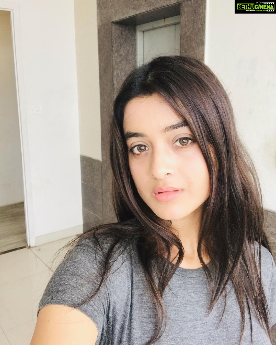 Darshana Banik Instagram - I should be running... Oh! You keep me coming for you ...... #basic