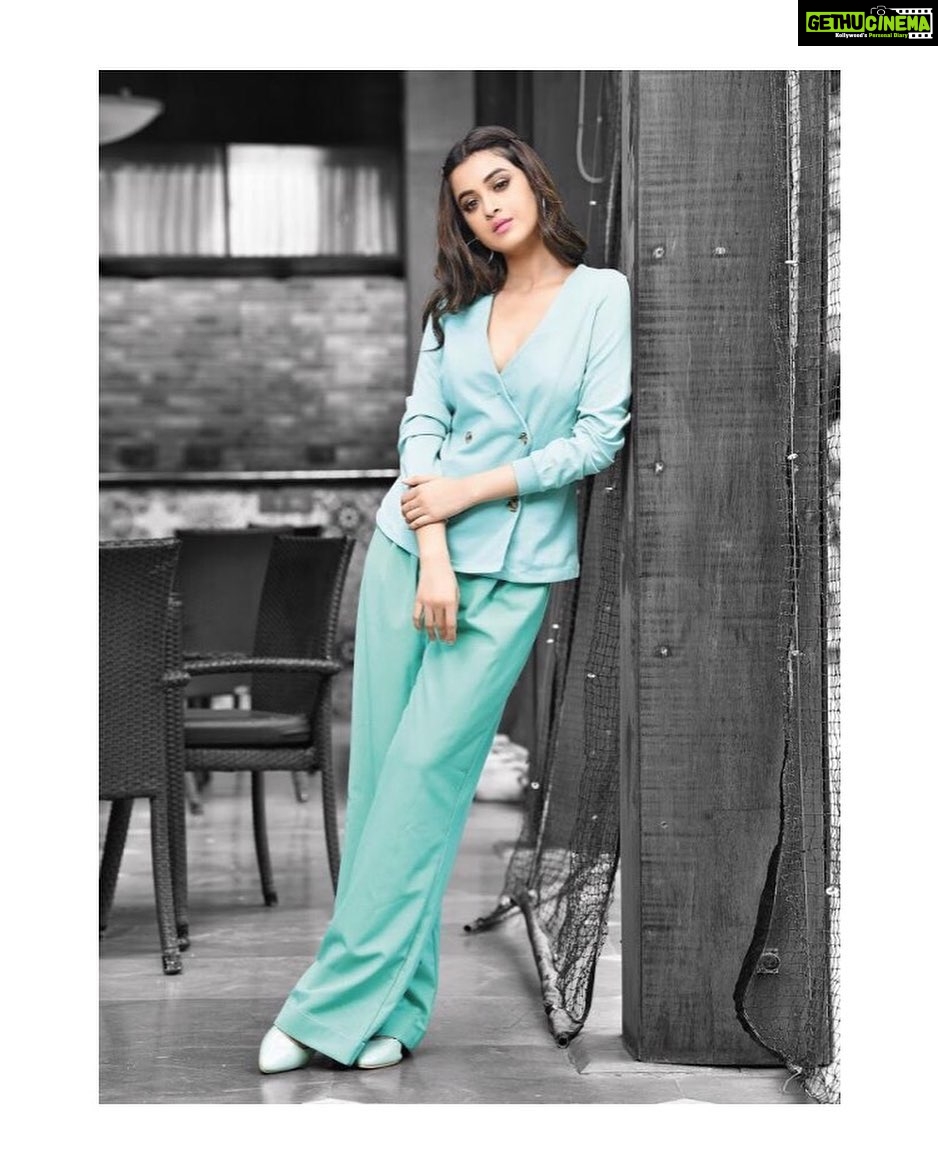 Darshana Banik Instagram - “I was the shyest human ever invented, but I had a lion inside me that wouldn't shut up!”, this is Ingrid Bergman quote is so me.🤔 Mumbai, Maharashtra