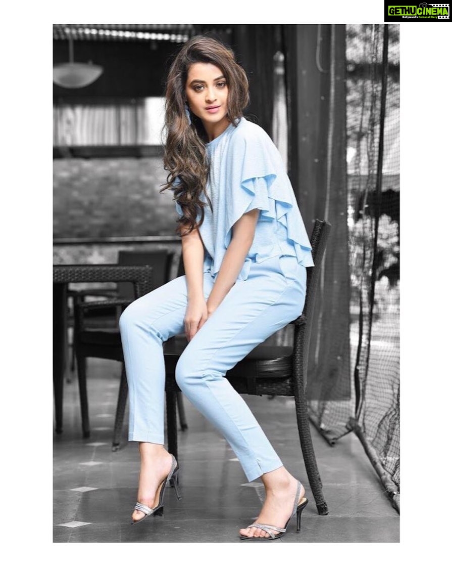 Darshana Banik Instagram - “Oh, Really?” My usual reaction when I hear stories about me that I didn’t know. @somnath_royimage Kenilworth Hotel, Kolkata