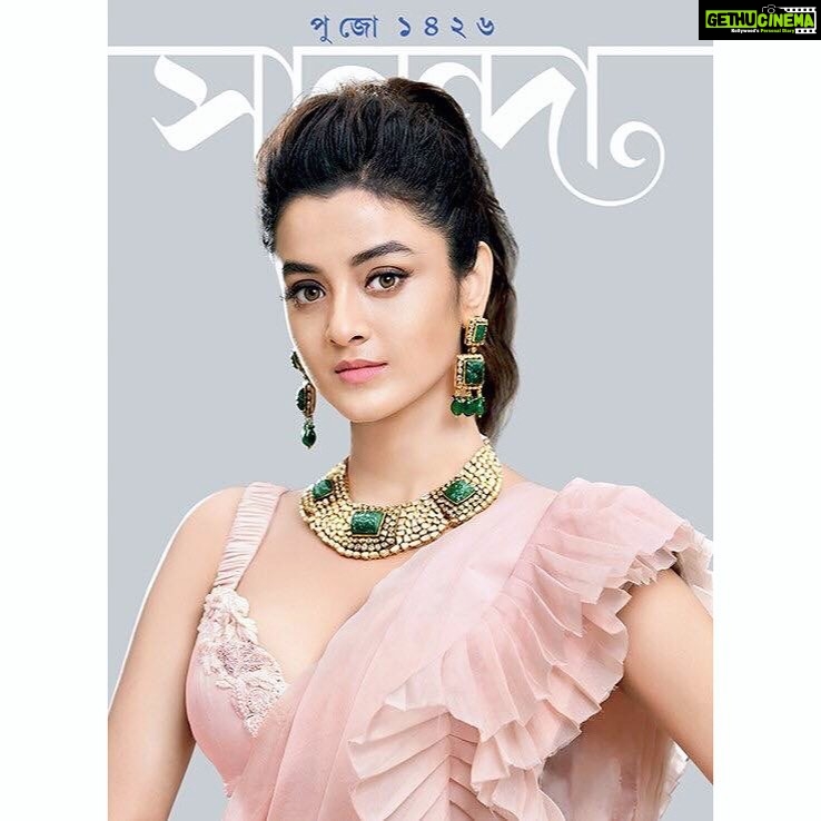 Darshana Banik Instagram - Sananda Cover #DurgaPujaSpecialIssue #ABP Thank you team. @anamikakhanna.in @rajmahtanicouturejewels @nabin_das_ Arijit @somnath_royimage Go,grab your copy🙂